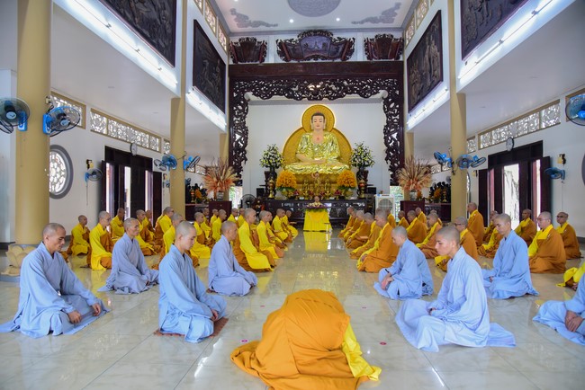 Pratimoksa commandment rite and precept listen at Hoang Phap pagoda